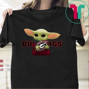 Baby Yoda Hug Georgia Bulldogs Tee Shirt
