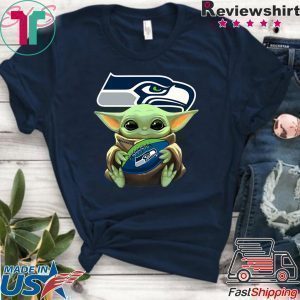 Baby Yoda Hug Philadelphia Eagles Classic T-Shirt