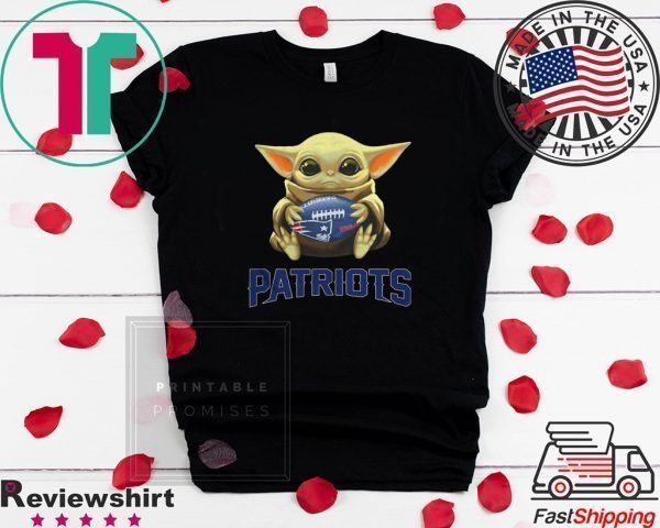 Baby Yoda hug New England Patriots Tee Shirt