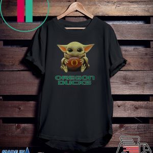 Star Wars Baby Yoda hug Oregon Ducks Tee Shirt