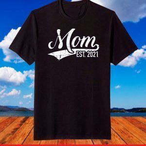 Mom est. 2021 new mommy T-Shirt