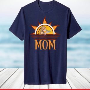 Retro Vintage Mom with Kitten Mothers Day 2021 T-Shirt