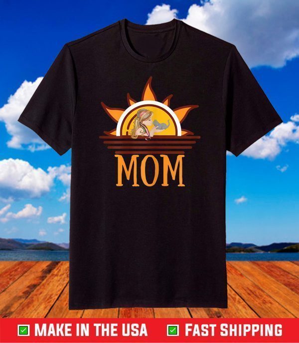 Retro Vintage Mom with Kitten Mothers Day 2021 T-Shirt