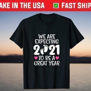 We Are Expecting 2021 To Be A Great Year Pregnancy Mom Dad T-Shirt