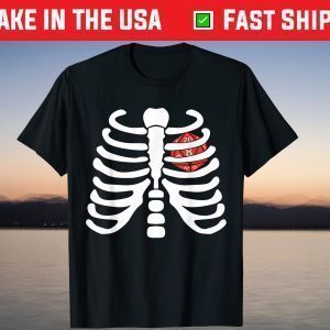 Skeleton Rib Cage X-Ray Heart D20 Halloween Costume 2021 RPG T-Shirt