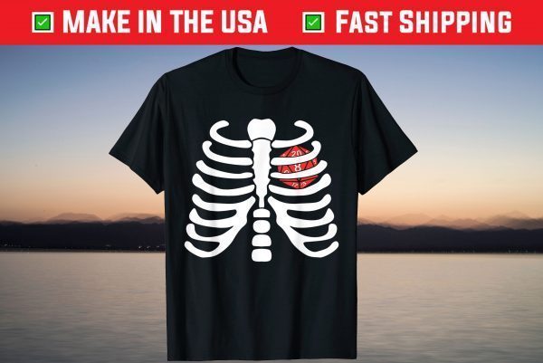 Skeleton Rib Cage X-Ray Heart D20 Halloween Costume 2021 RPG T-Shirt