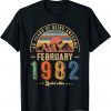 February 40th Birthday 40 Years Old Vintage Born in 1982 Classic Shirt