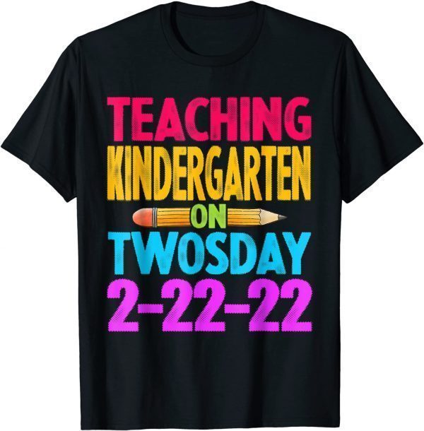 Twosday Tuesday February 22nd 2022 Cute 2-22-22 Kindergarten Classic T-Shirt