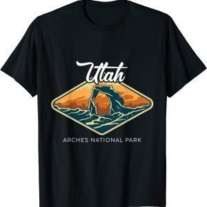 Vintage Retro Utah Arches National Park Sign Board Logo Gift Shirt