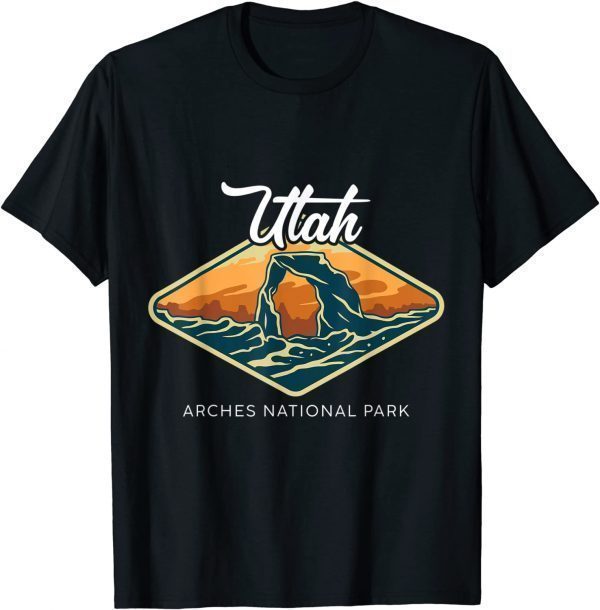 Vintage Retro Utah Arches National Park Sign Board Logo Gift Shirt