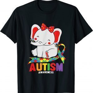 Awareness Elephant Mom wearing earrings Autism Heart puzzle T-Shirt