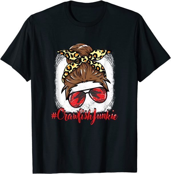 Crawfish Junkie Mom T-Shirt