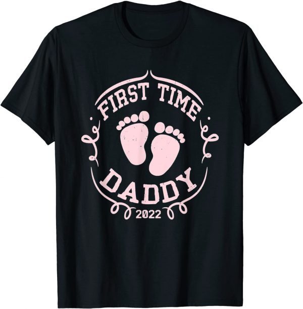 Vintage First Time Daddy 2022 Baby Feet New Dad Fathers Day 2022 Shirt