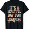 IT’S A BEAUTIFUL DAY FOR LEARNING Retro Teacher Student Classic Shirt