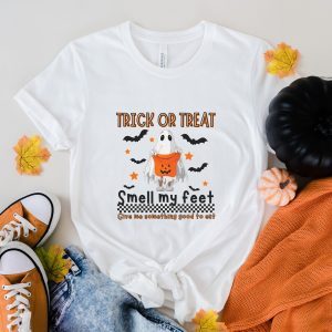Trick or Treat Smell My Feet Halloween T-Shirt