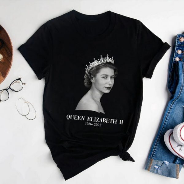 Pray For Queen Elizabeth II 1926-2022 Thank You Memories Classic Shirt