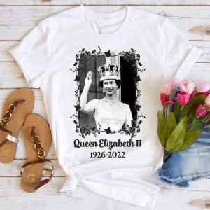Rip Queen 1926-2022 1926-2022 Queen Elizabeth II Legends Never Die Classic Shirt